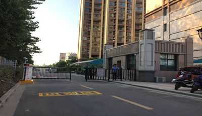 羅山九龍城家園小區(qū)采用華捷盛智能車牌識(shí)別系統(tǒng)