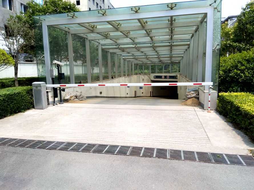 鄭州三全路交警支隊華捷盛智能道閘890