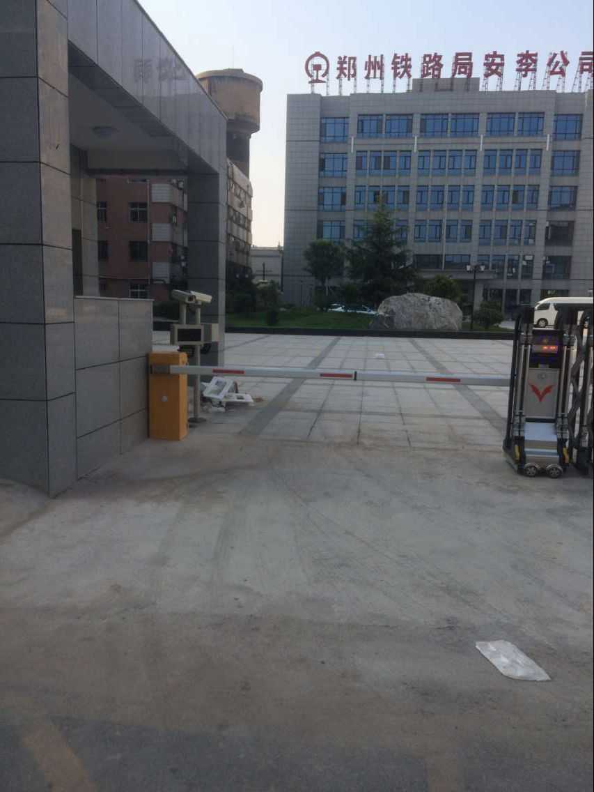 熱烈慶賀安陽(yáng)火車站采用華捷盛智能道閘