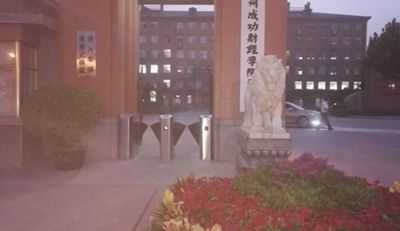 熱烈慶賀鞏義市成功學院東校區(qū)采用華捷盛智能伸縮門、通道閘