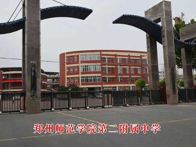 電動(dòng)伸縮門(mén)主要部件由伸縮門(mén)體、機(jī)頭、控制器三部分組成