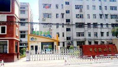 慶賀祥云小學(xué)司采用華捷盛智能電動(dòng)伸縮門(mén)