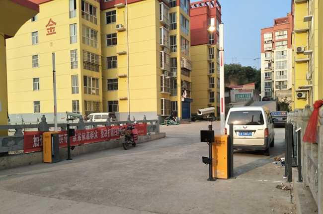 慶祝金橋小區(qū)采用[華捷盛智能]車牌識別系統