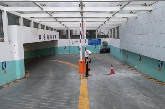 河南殘疾人聯(lián)合會(huì)地下停車場(chǎng)華捷盛智能車牌識(shí)別系統(tǒng)