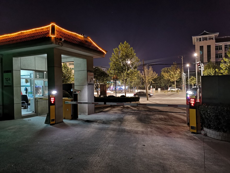 登封市煙草局采用華捷盛電動(dòng)伸縮門現(xiàn)場(chǎng)圖從里看
