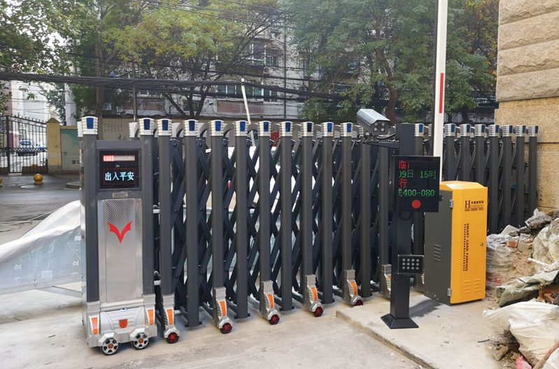 華捷盛電動(dòng)伸縮門、車牌識別道閘應(yīng)用于中財(cái)大廈