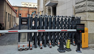 華捷盛電動伸縮門、車牌識別道閘應(yīng)用于中財大廈4