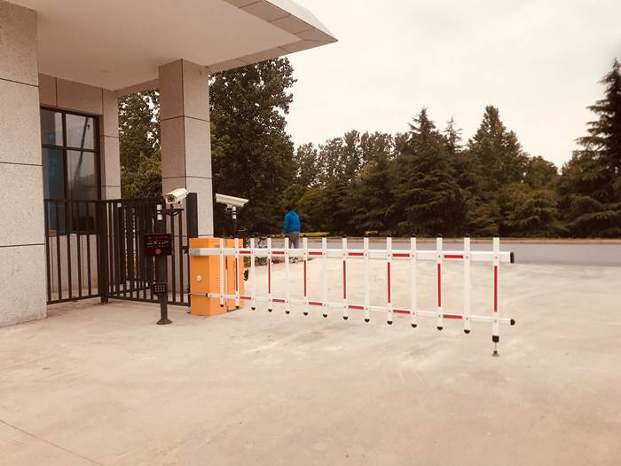 車牌識(shí)別道閘-河南通和高速養(yǎng)護(hù)站