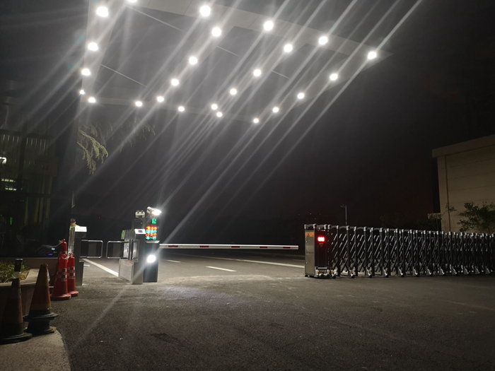 電動伸縮門應用于鄭鐵裝備